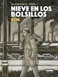 NIEVE EN LOS BOLSILLOS. ALEMANIA 1963 | 9788467931433 | KIM | Llibreria La Font de Mimir - Llibreria online Barcelona - Comprar llibres català i castellà