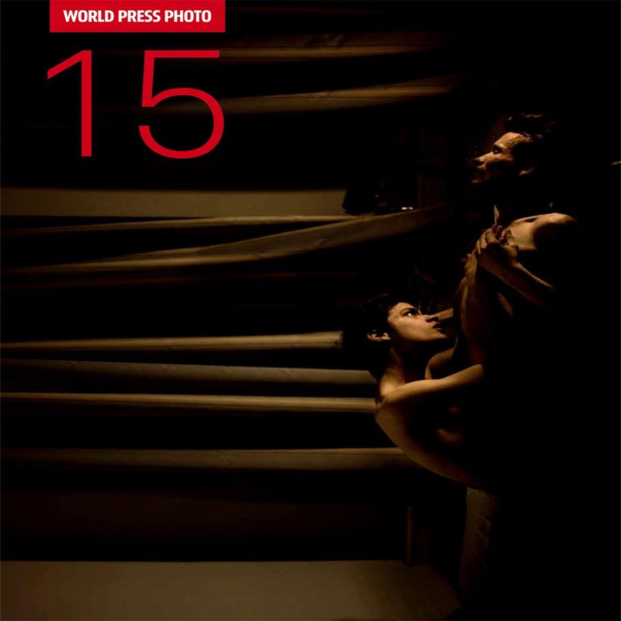 WORLD PRESS PHOTO 15 | 9788498018325 | WORLD PRESS PHOTO | Llibreria La Font de Mimir - Llibreria online Barcelona - Comprar llibres català i castellà