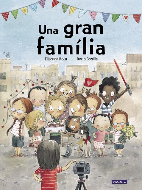 UNA GRAN FAMÍLIA | 9788448852559 | ROCA, ELISENDA/BONILLA, ROCIO | Llibreria La Font de Mimir - Llibreria online Barcelona - Comprar llibres català i castellà