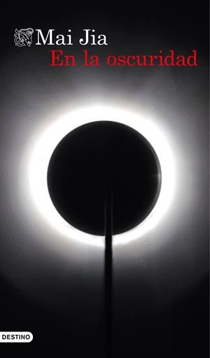 EN LA OSCURIDAD | 9788423351022 | MAI JIA | Llibreria La Font de Mimir - Llibreria online Barcelona - Comprar llibres català i castellà