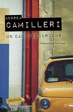 UN CAU D'ESCURÇONS | 9788417420314 | CAMILLERI, ANDREA | Llibreria La Font de Mimir - Llibreria online Barcelona - Comprar llibres català i castellà