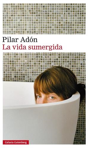 LA VIDA SUMERGIDA | 9788417088378 | ADÓN, PILAR | Llibreria La Font de Mimir - Llibreria online Barcelona - Comprar llibres català i castellà