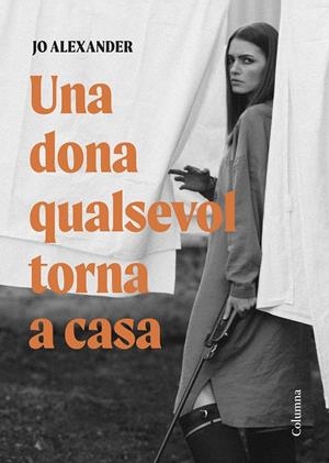 UNA DONA QUALSEVOL TORNA A CASA | 9788466432870 | ALEXANDER, JO | Llibreria La Font de Mimir - Llibreria online Barcelona - Comprar llibres català i castellà